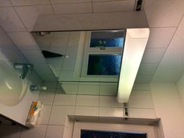 Spiegelschrank mit Beleuchtung fuer Bad gebraucht