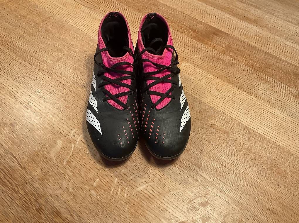 Adidas Scarpe per ragazzi: Predator Fußballschuhe – Usato da Gipf-Oberfrick venduto da Michaelherde 1