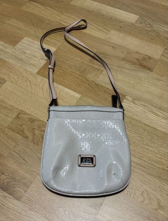 Guess Handtasche / Umhängetasche, Hellgrau/Silber