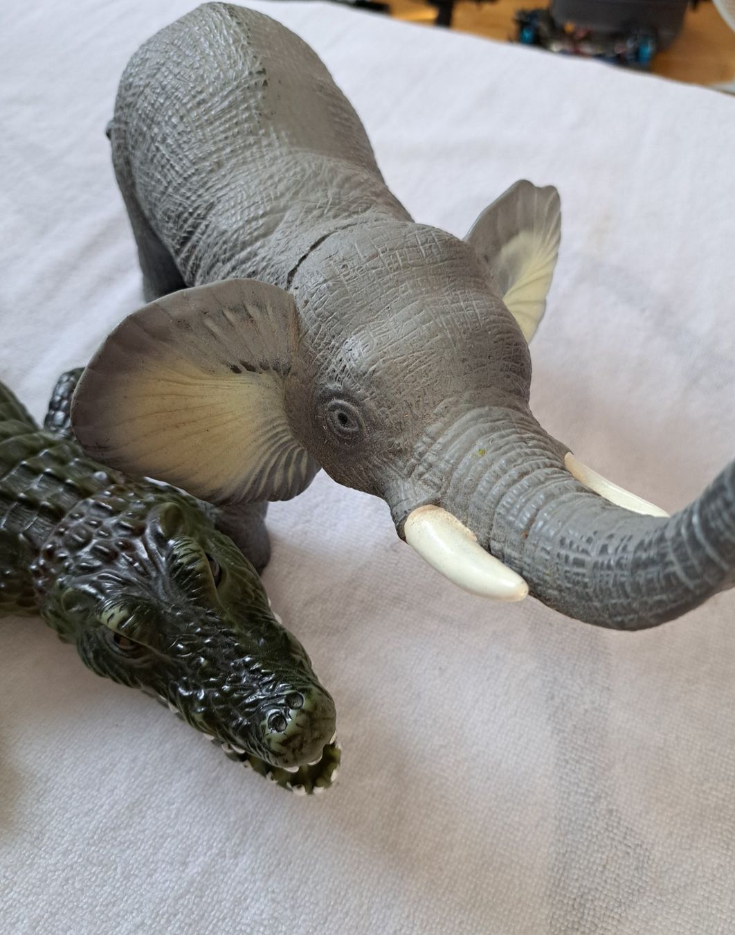Spielzeuge: 3 grosse Tiere – Gebraucht aus Uitikon Waldegg von Smeragol 3