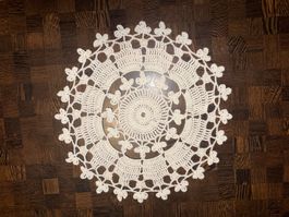 Gehäkelte Tischdecke weiss Handarbeit neu