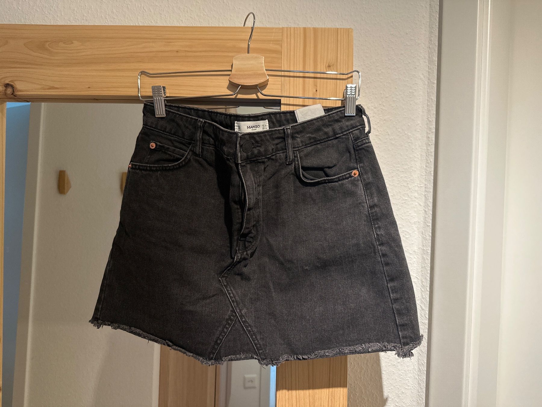 Mango Röcke: Rock – Neu (gemäss Beschreibung) aus Rapperswil BE von aro_66tx