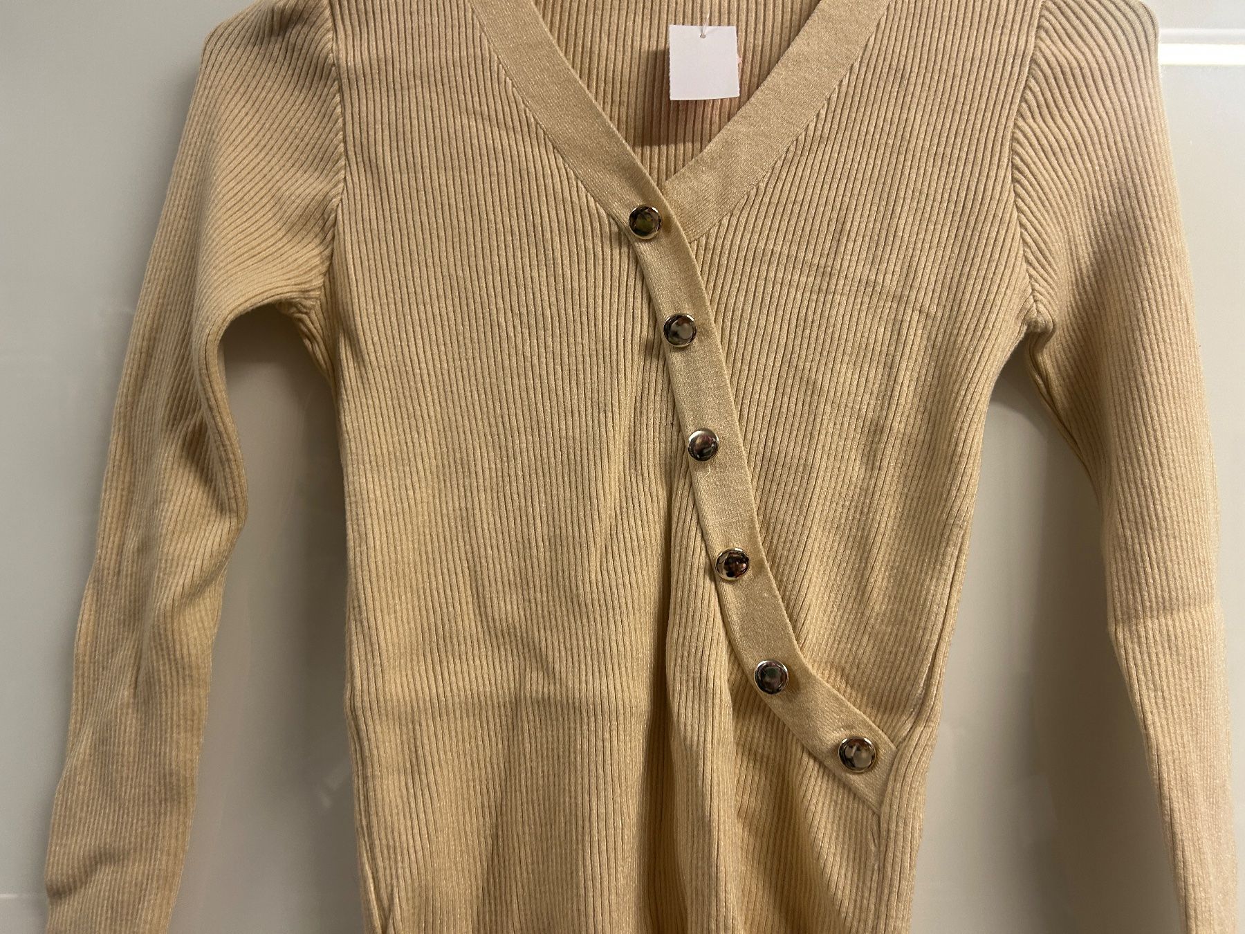 Maglioni & Felpe: Pullover mit Deko Knöpfe Figurbetont one size NEU – Nuovo e nell'imballaggio originale da Regensdorf venduto da Spyke55 1