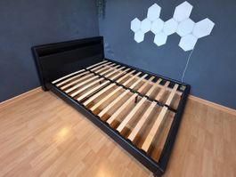Bett mit LED
