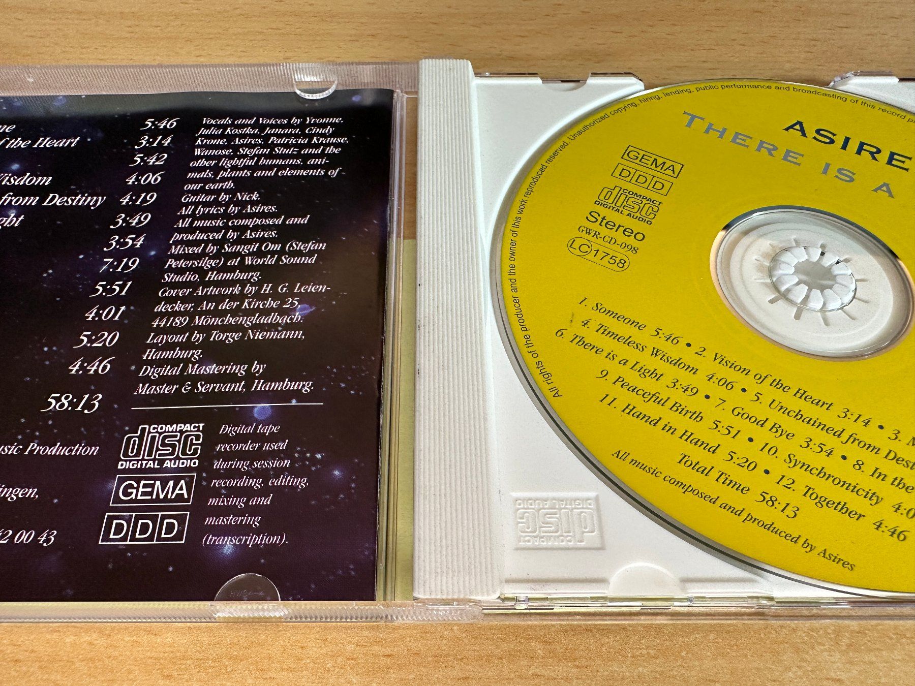 CDs: Asires – There Is A Light – D'occasion à Rikon im Tösstal par Alpenmutz 2