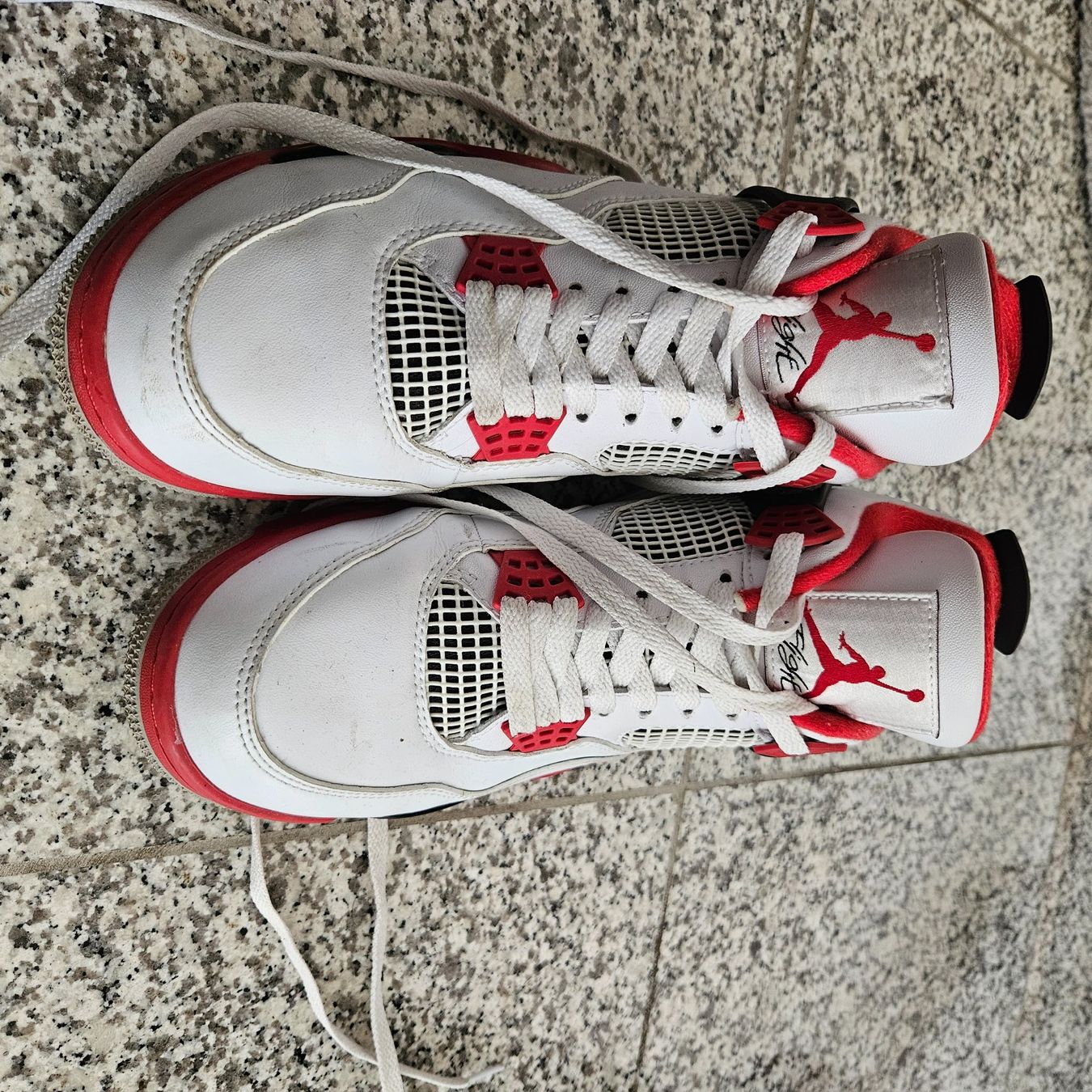 Jordan Herrenschuhe: Nike Air Jordan 4 Retro Fire Red, Grösse 44 – Gebraucht aus Embrach von Lilly2021