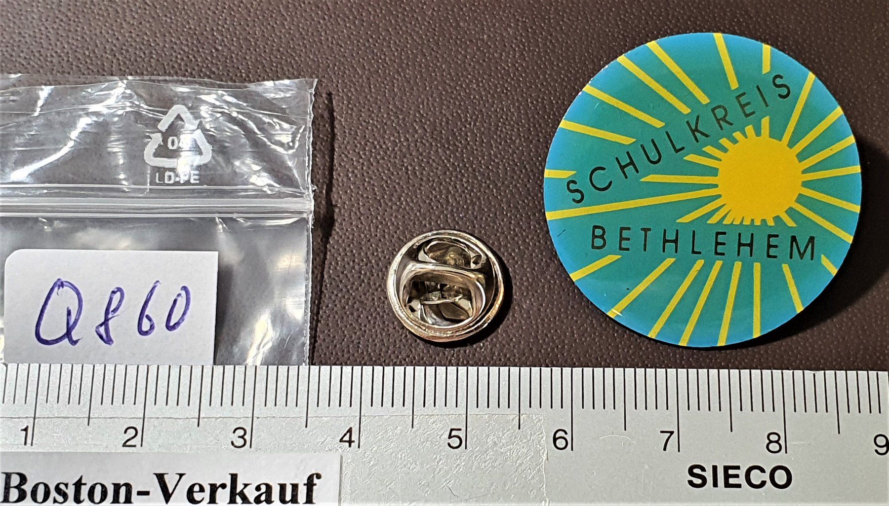 Placchette & Badge: Q860 - Pin Sonne  Schulkreis Bethlehem – Usato da Reinach BL venduto da Boston-Verkauf 1