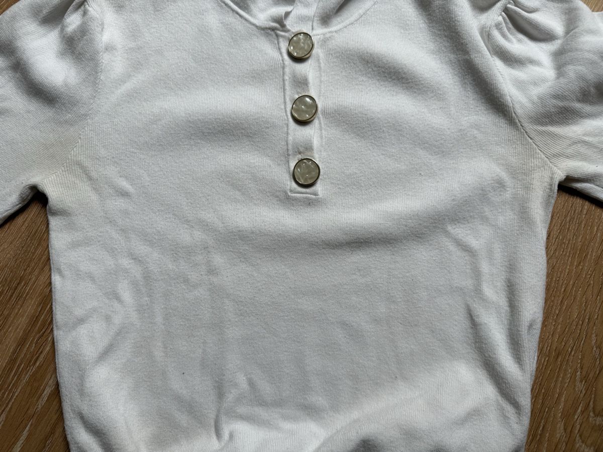 Morgan Maglioni & Felpe: Pull blanc boutons dorés nacre Morgan, t.38/M – Usato da Tavannes venduto da Thriftshop 8