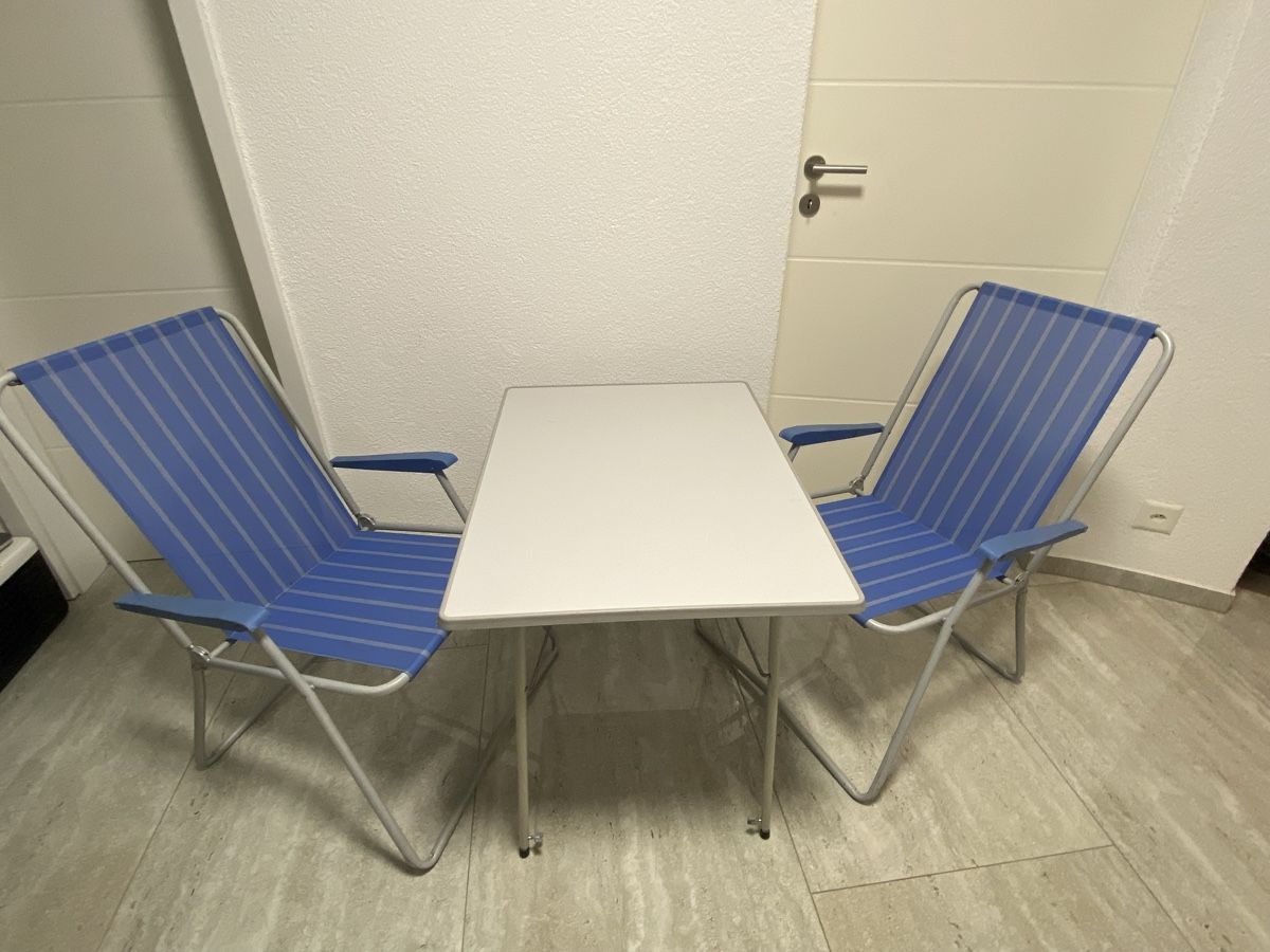 Tische: Campingtisch mit Campingstühlen – Gebraucht aus Birrwil von Bendegriz
