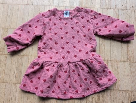 Kleid Petit Bateau rosa mit Herzmuster Grösse 67 cm
