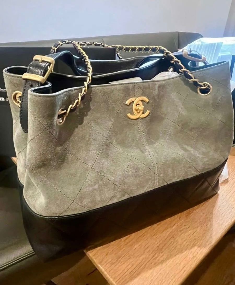 Chanel Sacs femmes: Chanel Two Tone Shopper, grün – Neuf (Voir description) à Triesen par atos87