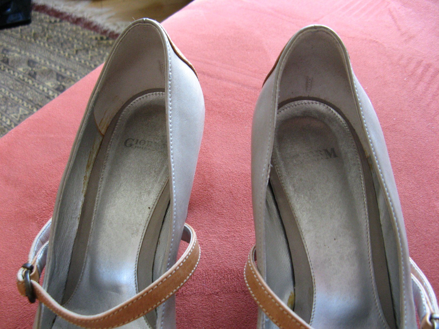 Damenschuhe: beige Sandaletten Gr. 40 von GiorM – Gebraucht aus Zürich von apil 6
