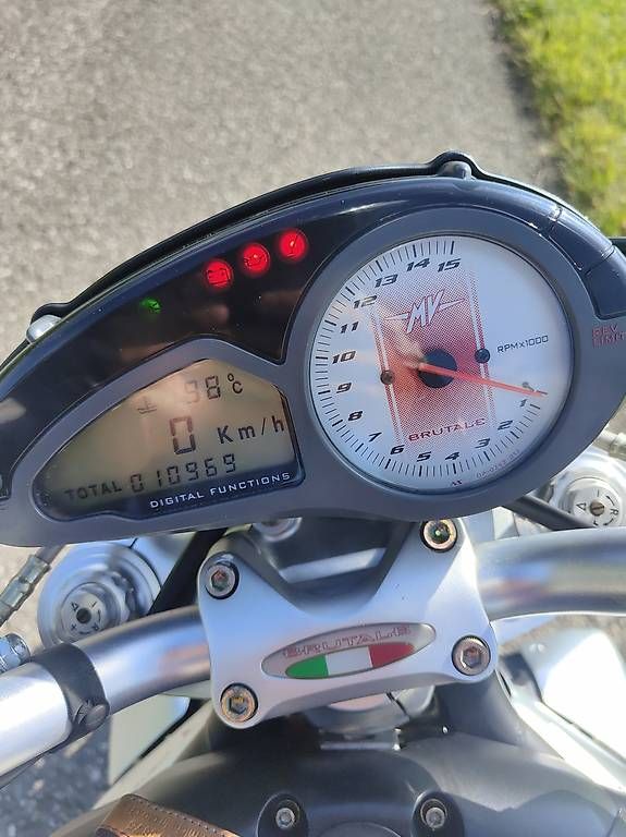 MV Agusta Strada: MV Agusta Brutale 910R – Usato da Fiaugères venduto da bac_l8dx 4