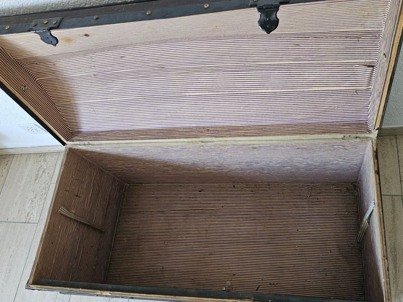 Truhen: Antike Holztruhe – Gebraucht aus Sugiez von Elyriah 4