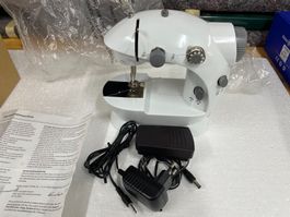 Nähmaschine / Mini-Nähmaschine