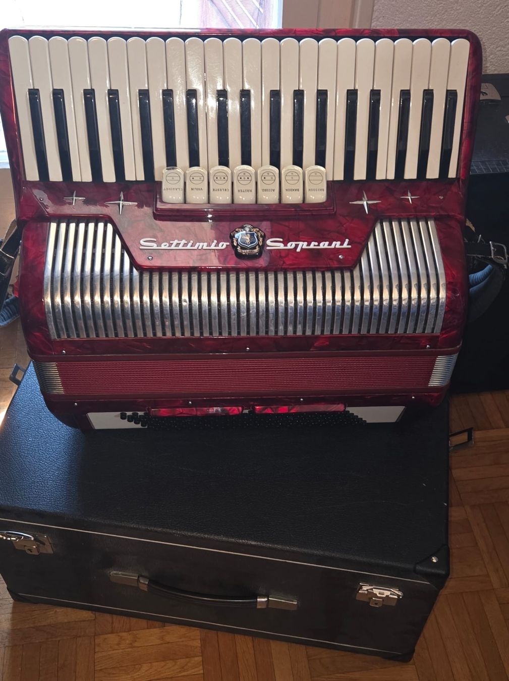 Strumenti musicali: Accordéon Settimio Soprani  4 voix – Usato da Penthalaz venduto da EvandroLuz 5