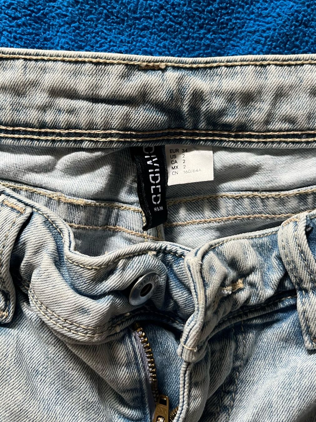 Jeans: Low-Waist Light Blue Jeans – Usato da Basel venduto da das_7wzs 3