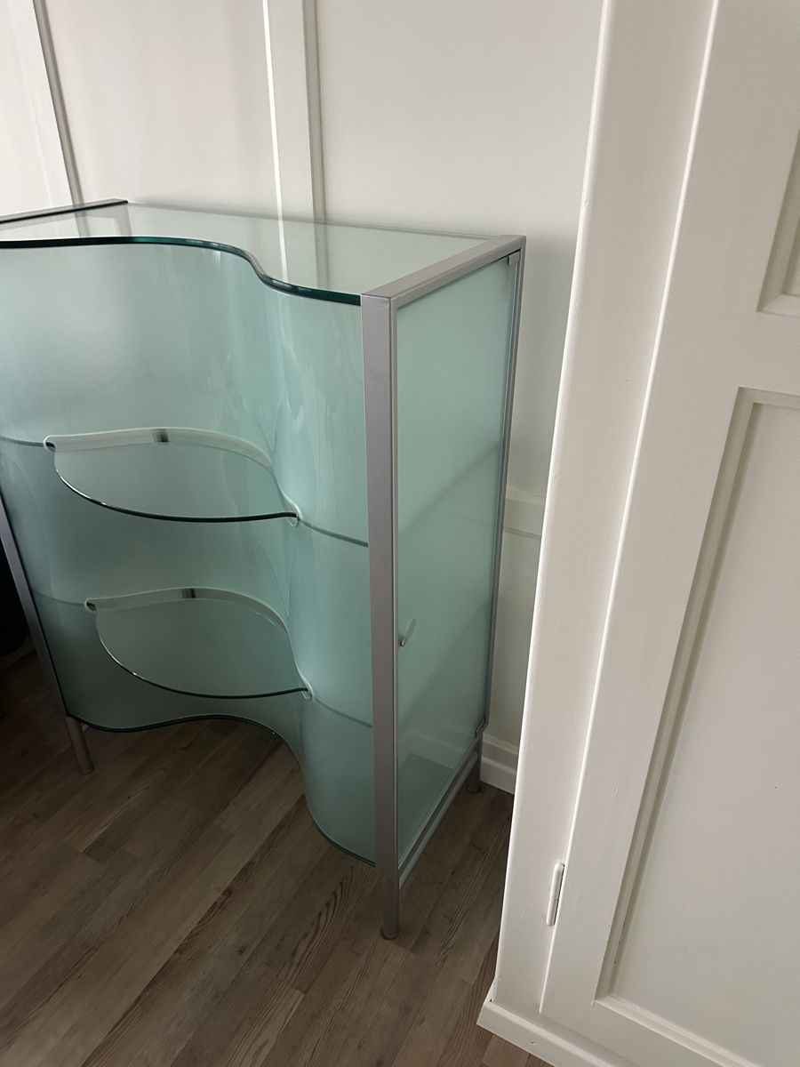 Vetrine: Designerstück Glasvitrine – Usato da Zürich venduto da Josaholic 4