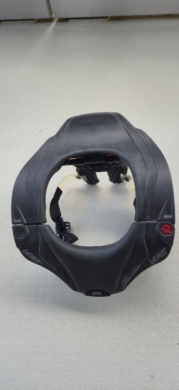 Leatt Protections: Leatt neck brace GPX 5.5 Junior  – D'occasion à Cheseaux-Lausanne par stevo85 2