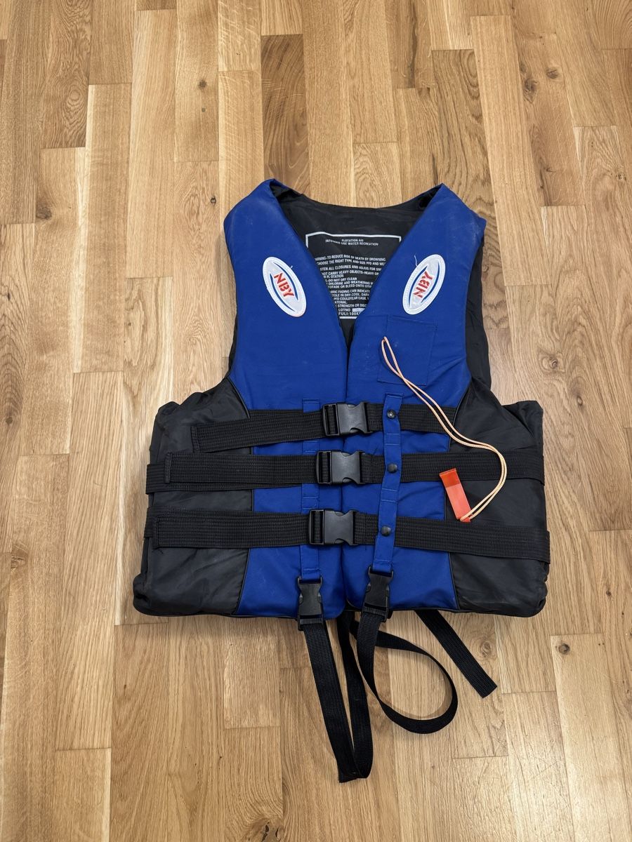 Giubbotti di salvataggio: Schwimmweste – Usato da Beinwil am See venduto da BR2712 1