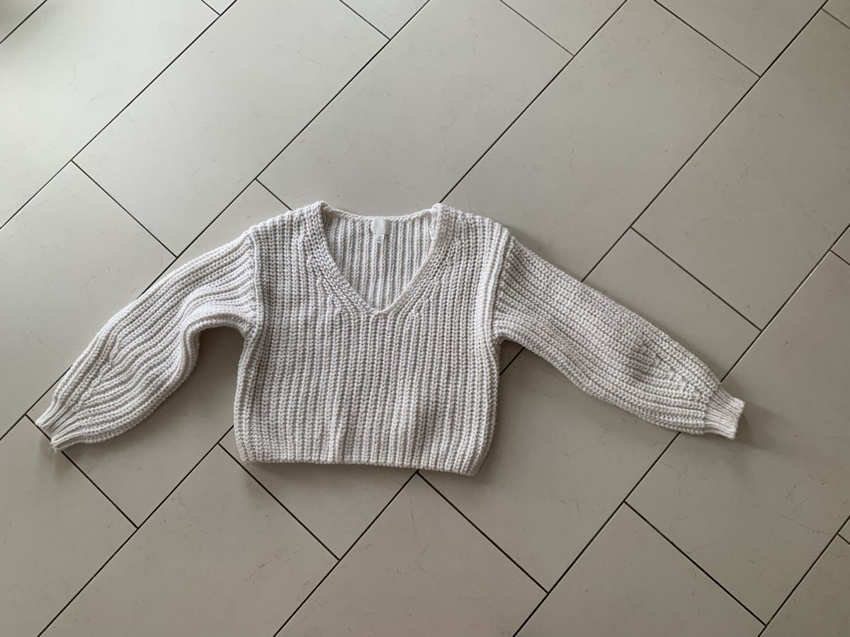 Maglioni & Felpe: Kurzer Pullover mit V- Ausschnitt von H&M Gr. S – Usato da Ellikon an der Thur venduto da Bali1999