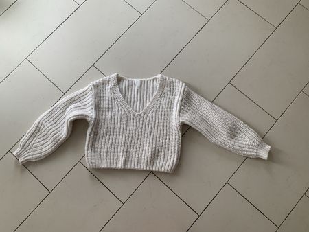 Kurzer Pullover mit V- Ausschnitt von H&M Gr. S
