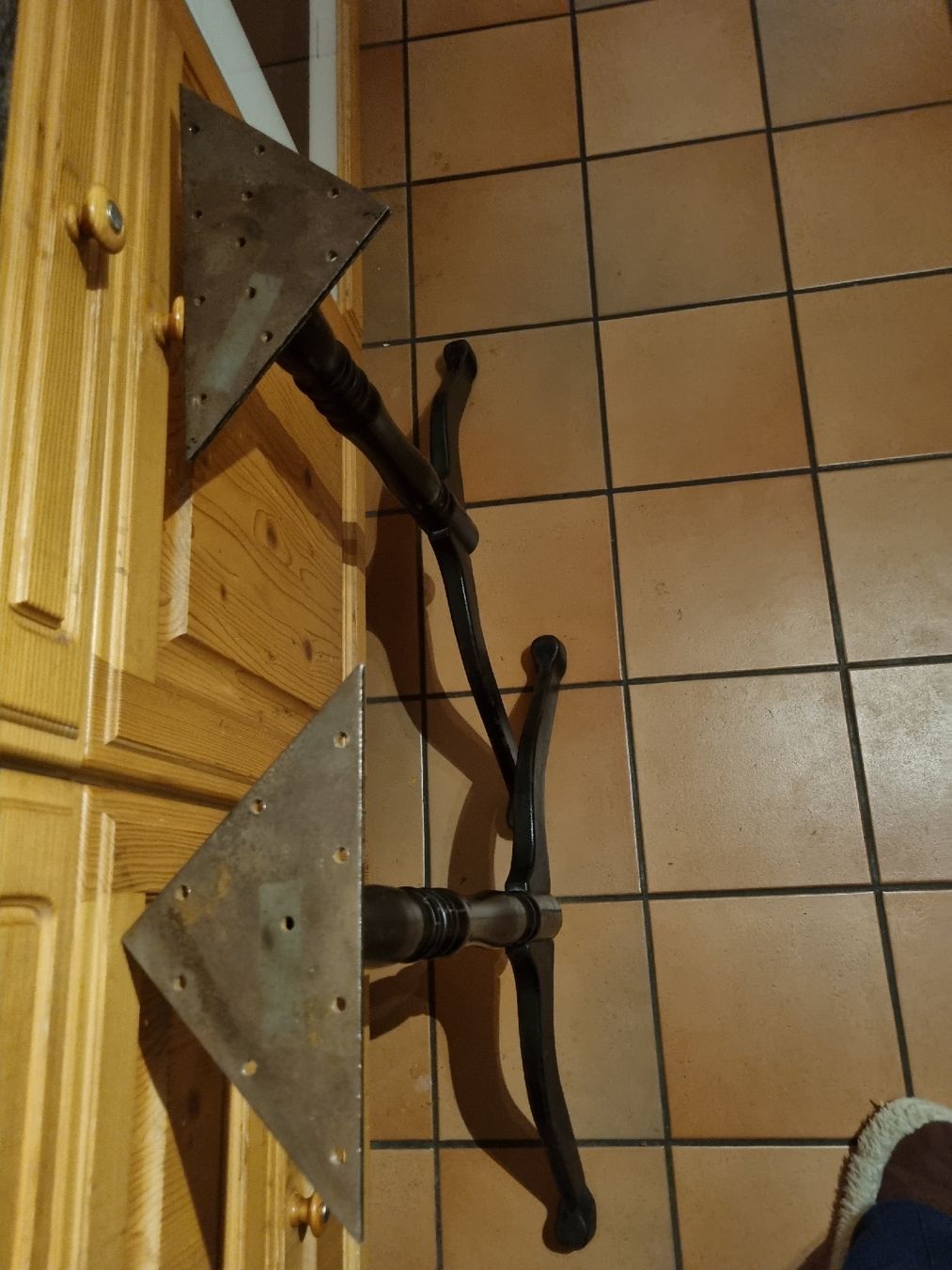 Altri mobili d'antiquariato: Antike Gusseisen Tisch Beinen – Usato da Laupen ZH venduto da mar_85cg 3
