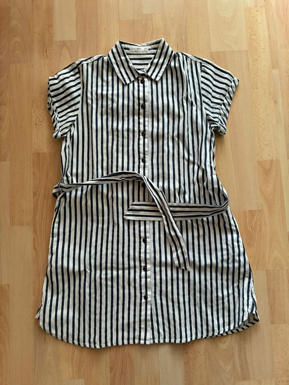 Kleider: MANGO DAMEN KLEID Gr. XS – Gebraucht aus winterthur von MEAhealingBrush