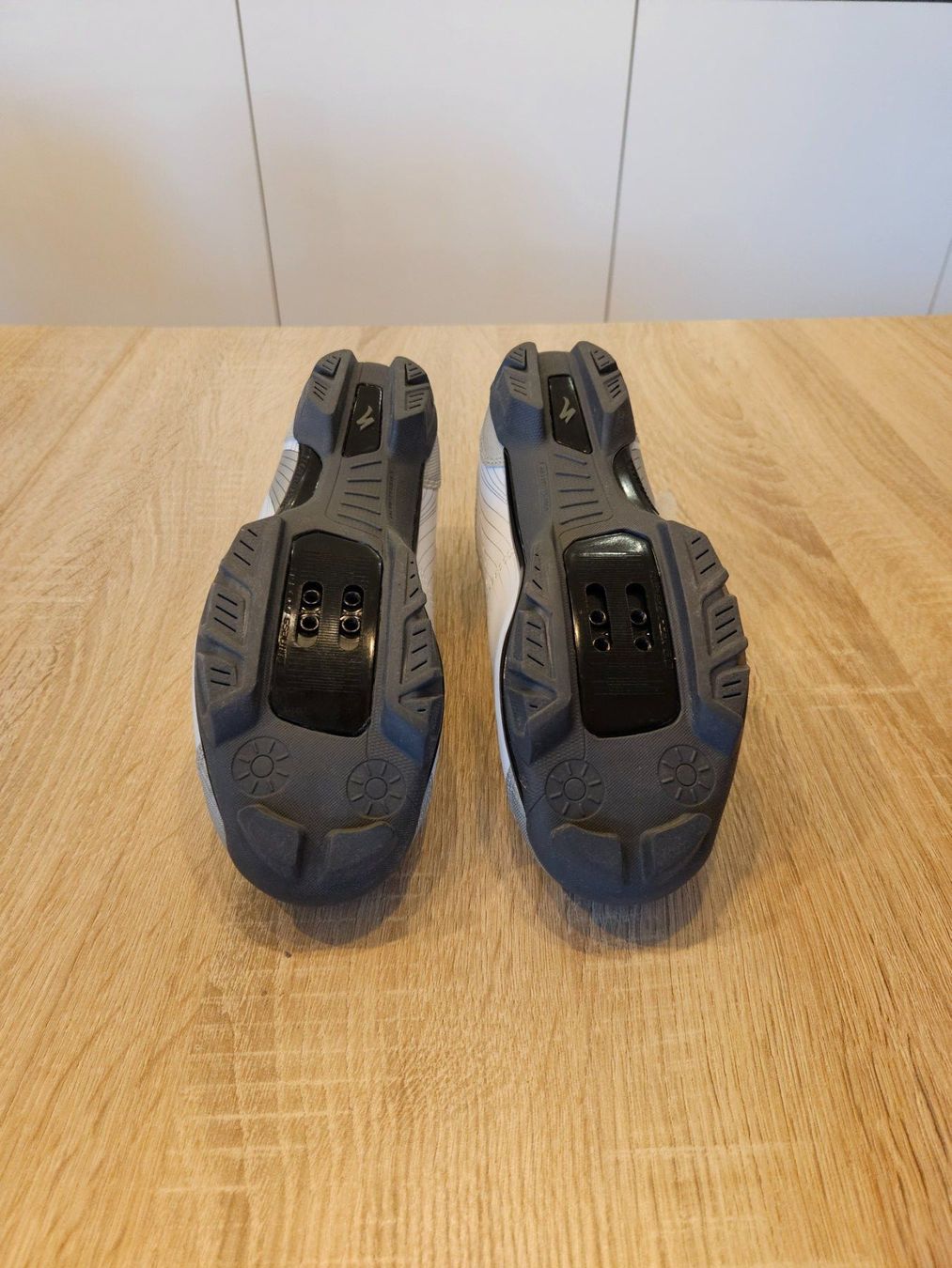 Specialized Scarpe da donna: Veloschuhe Specialized Riata, Weiss/Silber, Gr. 37 – Nuovo (secondo la descrizione) da Brunnen venduto da summerLove6 4