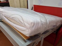Matelas 160 x 190 cm. Déhoussable et lavable. Article neuf
