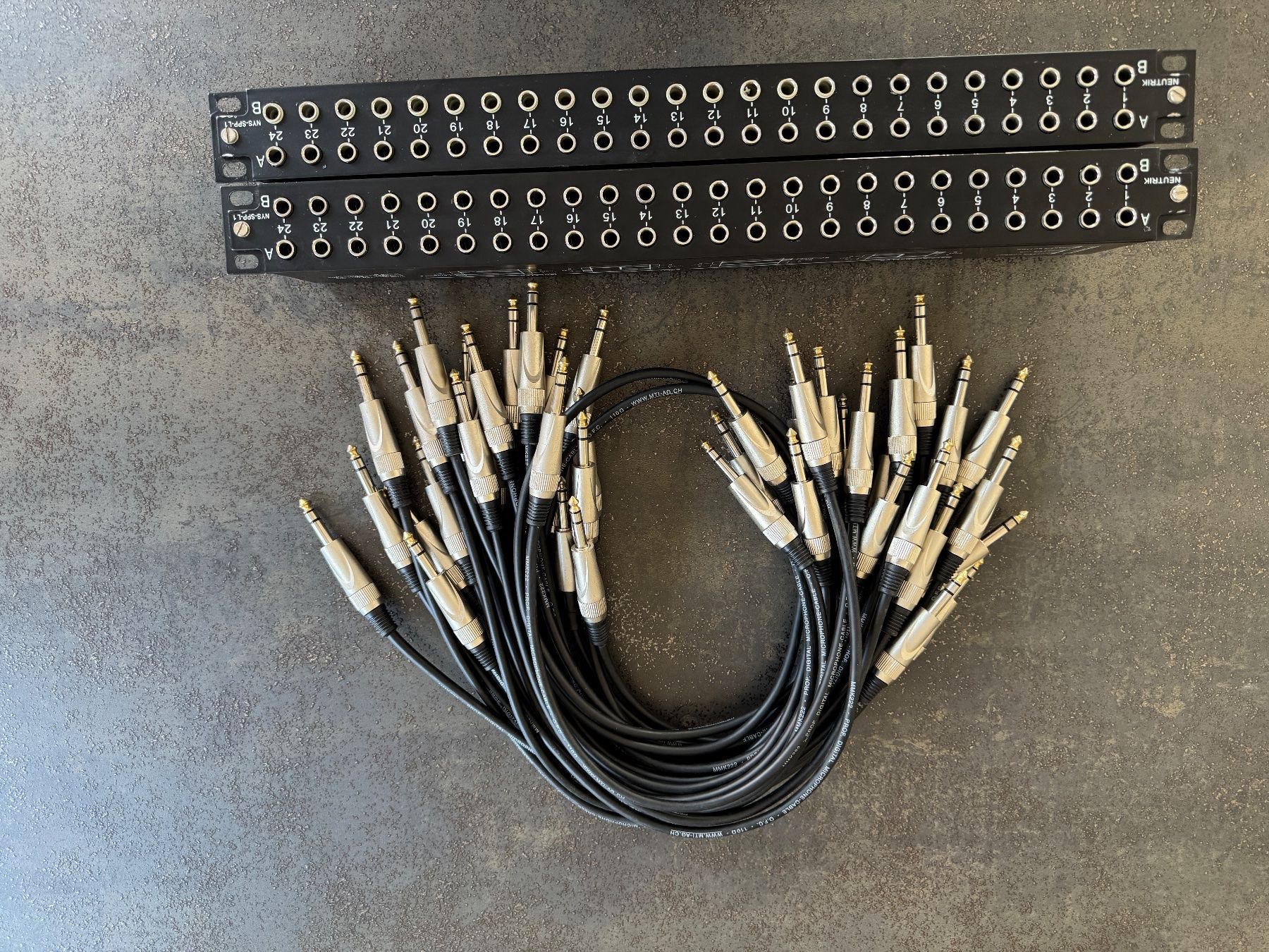 Strumenti musicali: Neutrik NYS-SPP-L1 Patchbay – Usato da Freienstein venduto da Huusi_33 3