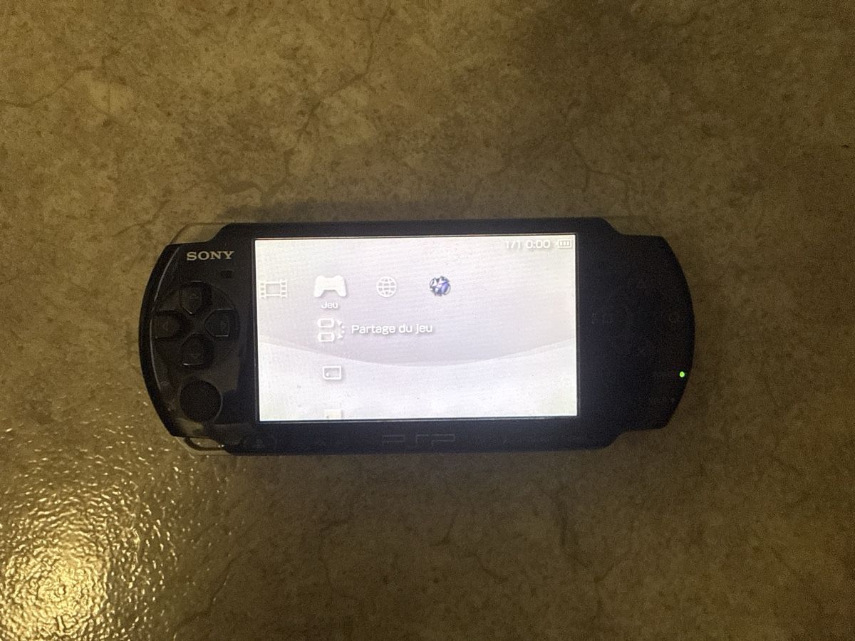 Sony Console: Psp 3004 et 4 jeux – Usato da Fribourg venduto da dio_79ds 1
