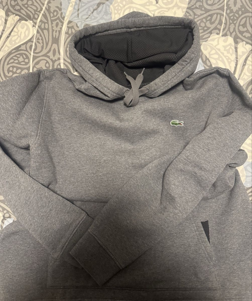 Lacoste Pullover & Sweatshirts: Lacoste Hoodie – Neu (gemäss Beschreibung) aus Kloten von moe_w6hw
