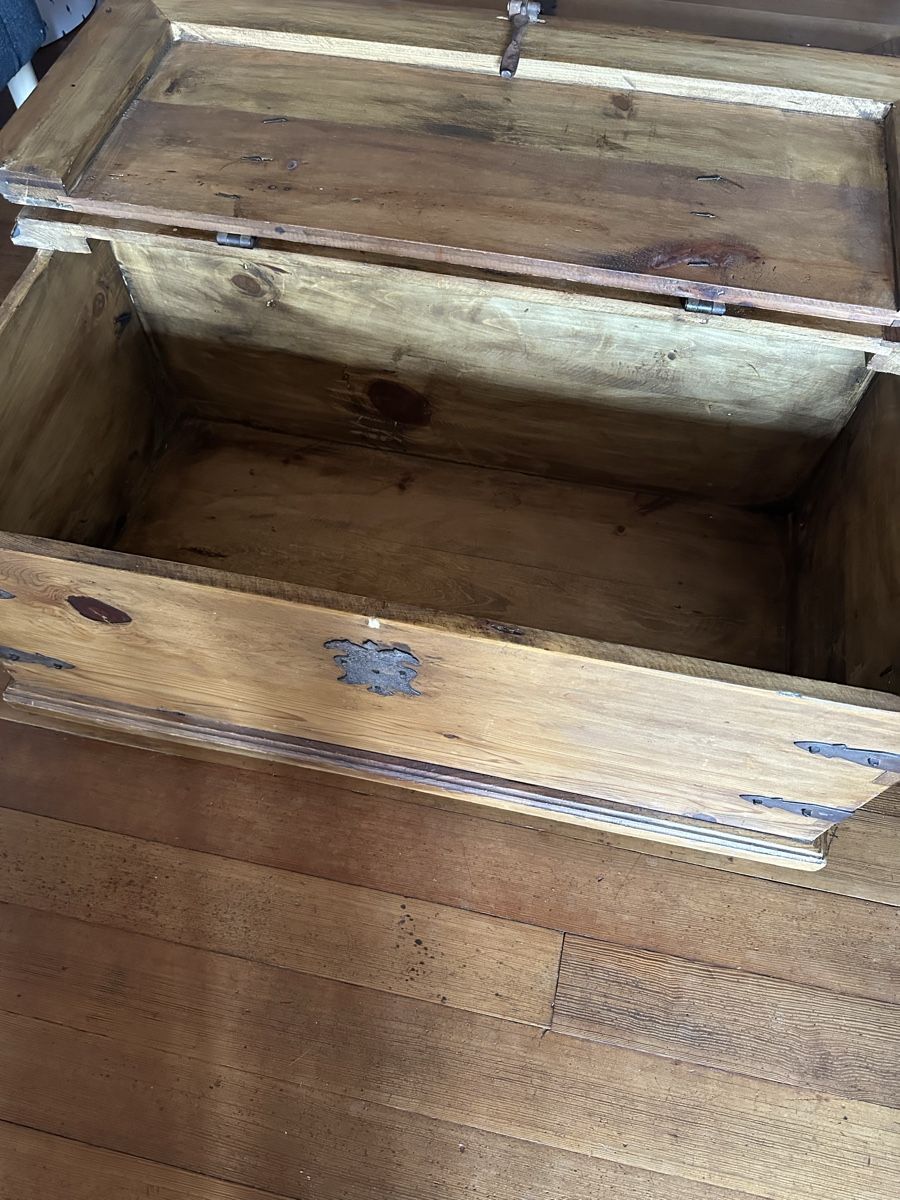 Truhen: Truhe aus Holz - stilvoller Hingucker – Gebraucht aus Windisch von tante_emma_sein 4