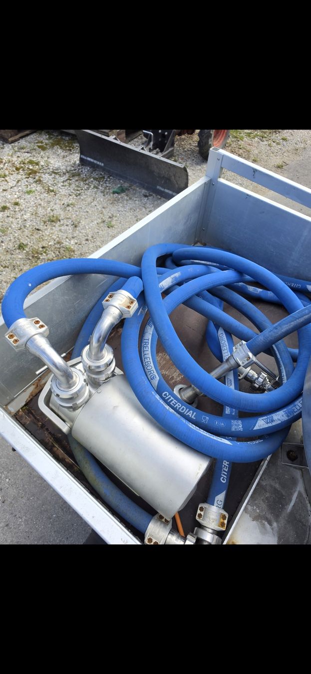 Tecnica di mungitura: Milchtank mit Anhänger und Pumpe  – Usato da Bösingen venduto da lauda-lauda 8