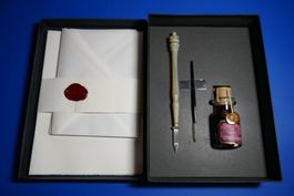 Coffret contenant plume, goupillon, lettres & ancre Abraxas