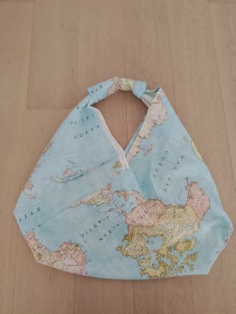 Handgemachte Knotentasche mit Weltkarten-Muster, neu!