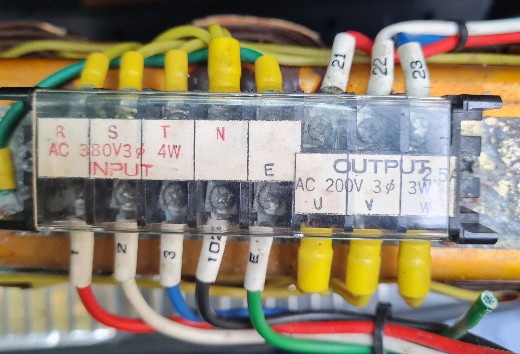 Alimentazione elettrica: Dreiphasen Transformator 380V auf 200V/25A gebraucht – Usato da Horw venduto da Arta20000 2