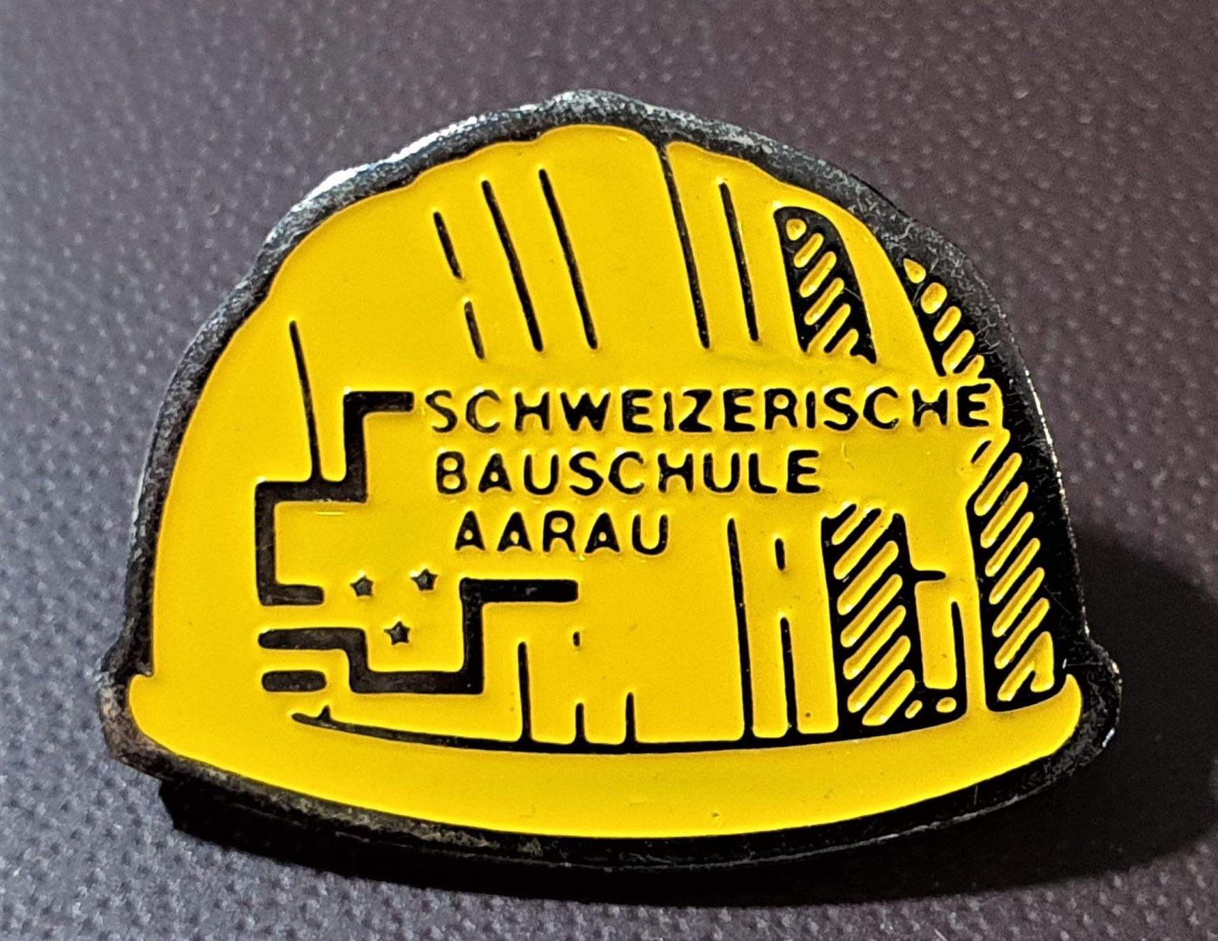 Spille & Fermagli: Q872 - Pin Helm Schweizerische Bauschule Aarau – Usato da Reinach BL venduto da Boston-Verkauf