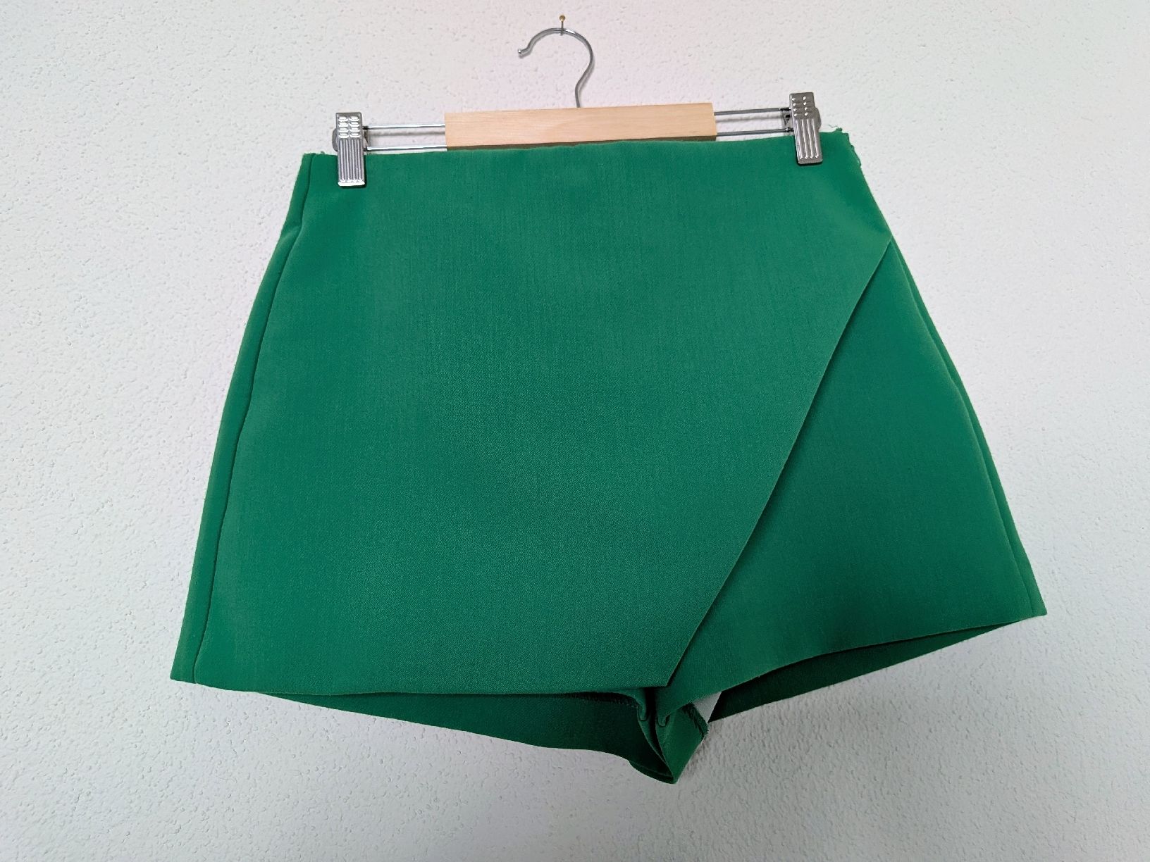 Zara Pantaloni: Damen Shorts Grösse M grün  – Usato da Lachen SZ venduto da joa_rf9n