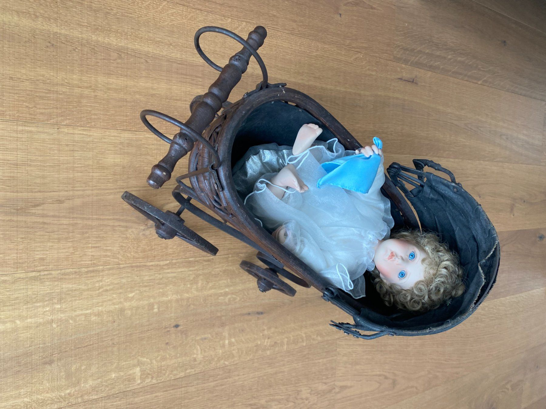 Carrozzine per bambole: Antiker Puppenwagen – Usato da Gerolfingen venduto da Regenbogen88 9