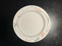 Teller mit zartem Blumenmuster - Geschirr für den Frühling!
