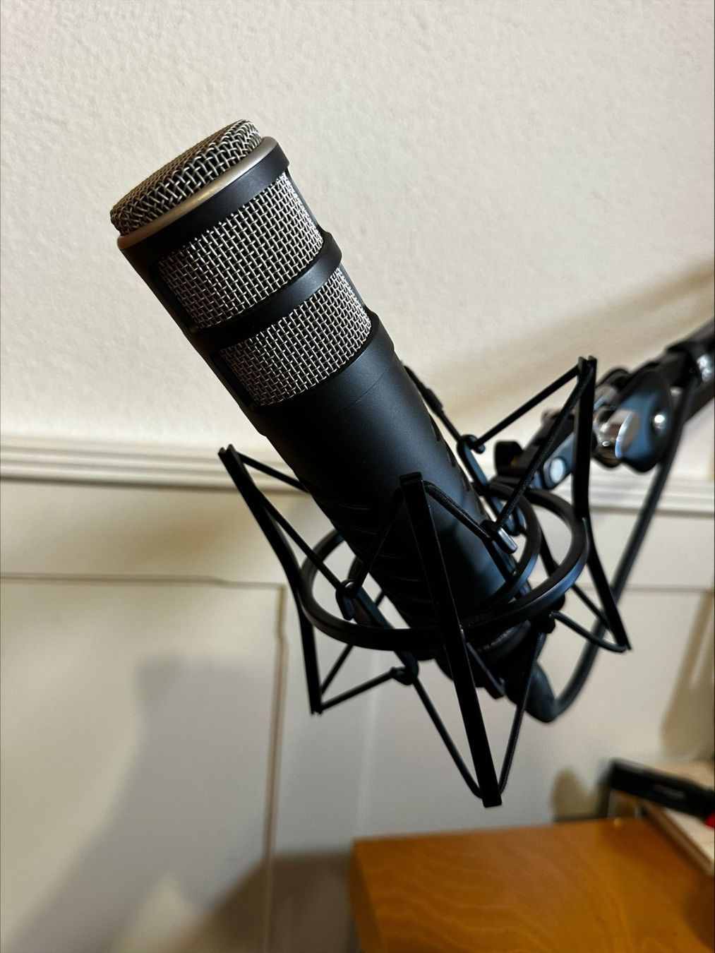 Røde Mikrofone: Rode Procaster set mit Shock Mount & Studio arm – Neu (gemäss Beschreibung) aus Unterkulm von  5
