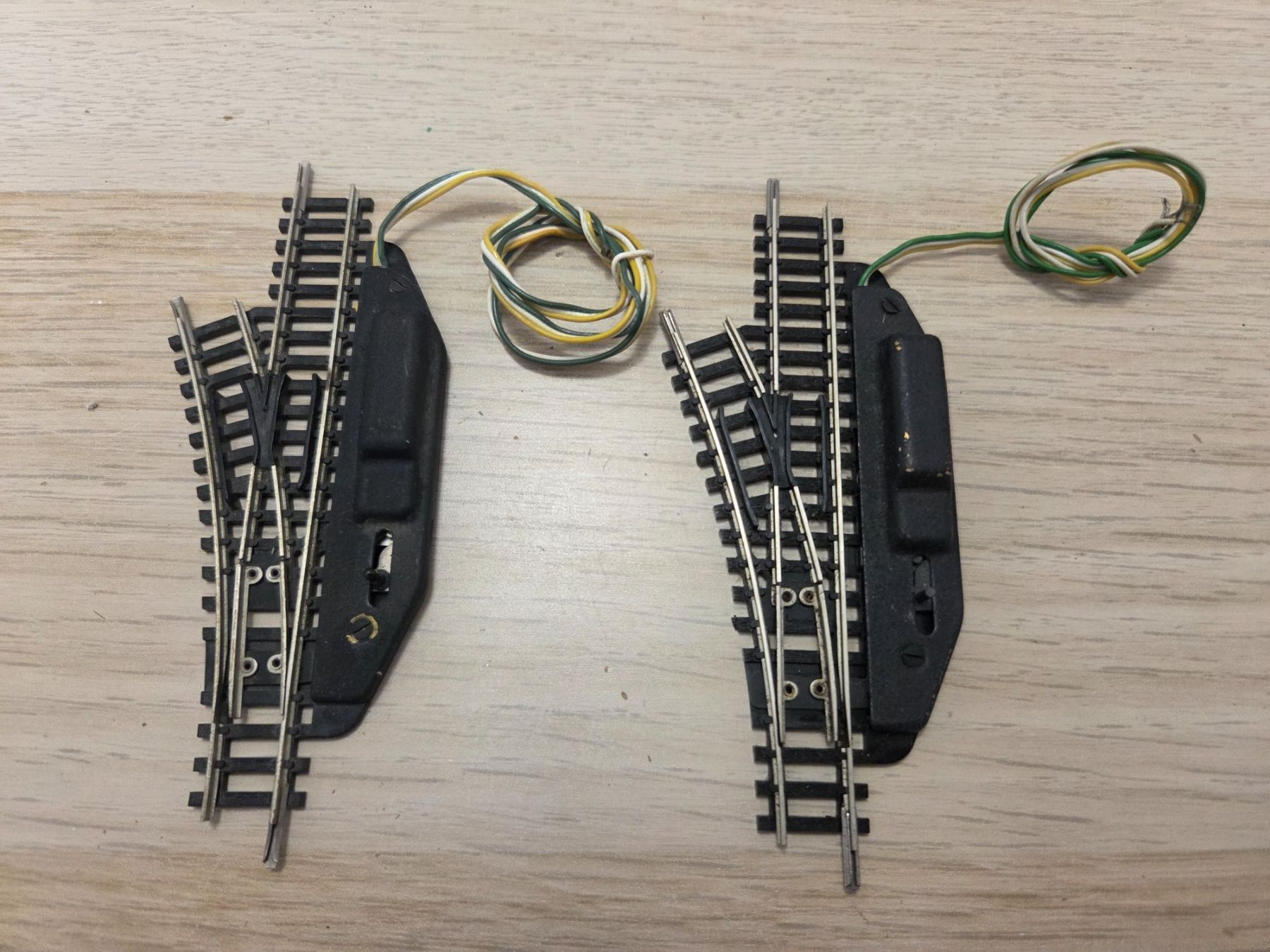 Trix Modelleisenbahnen: Minitrix 2 x 4961 Elekt. weichen N – Gebraucht aus St-Aubin-Sauges von Lo_Go