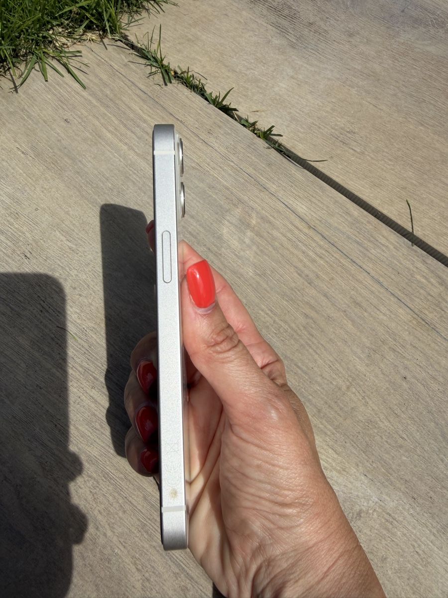 Apple Telefoni cellulari / Smartphones: iPhone 13 (256GB) Starlight – Usato da Wil SG venduto da Ciara13 4