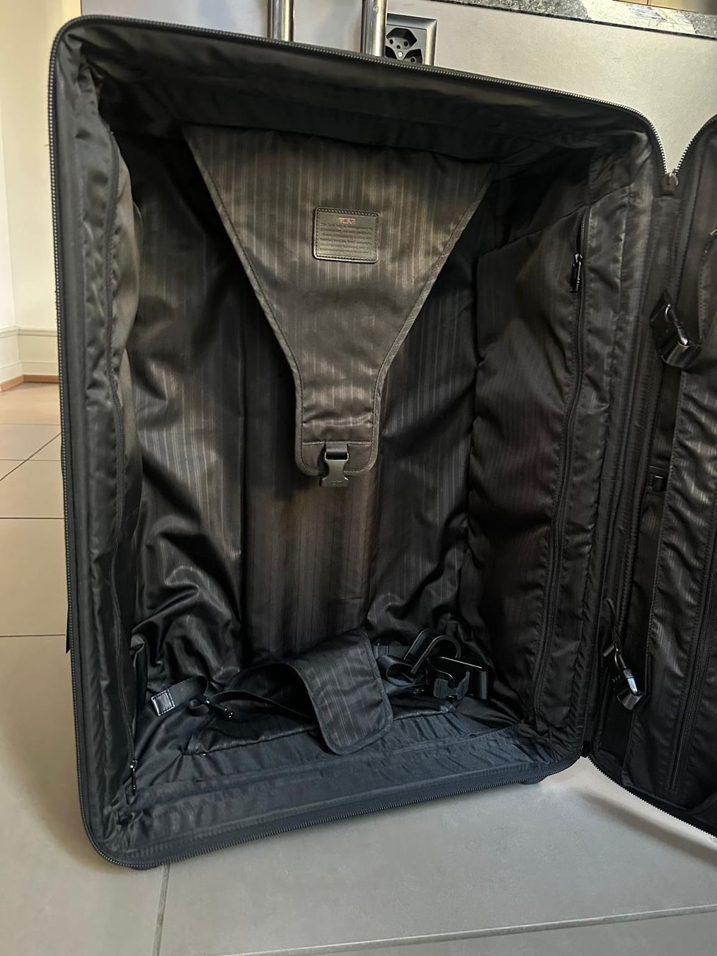 Tumi Valigie: TUMI Rollkoffer mit Rollen (schwarz) – Usato da Zürich venduto da Aapitz 1