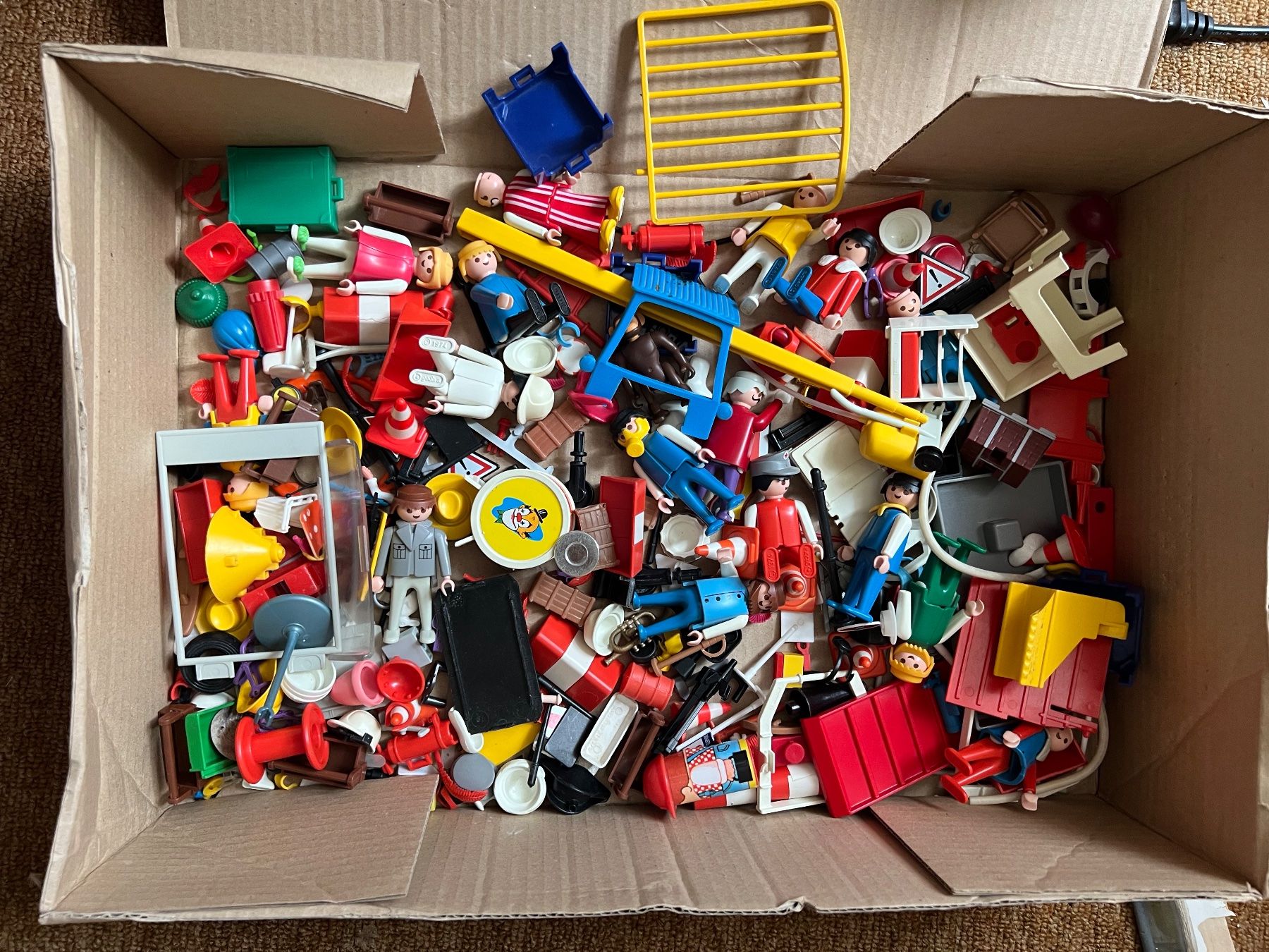 Playmobil Spielzeuge: Playmobil Kleinteile Konvolut – Gebraucht aus Neuhausen von Saam