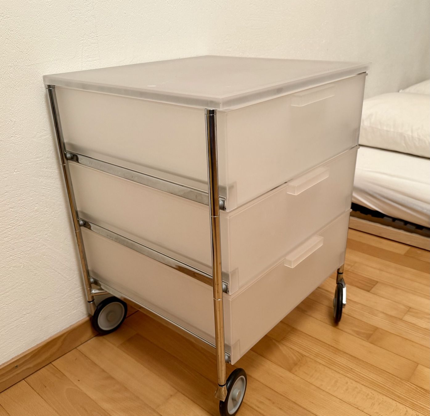 Banconi: Design Rollcontainer 3 Schubladen transparent auf Rollen – Usato da Meilen venduto da MockUrs 1