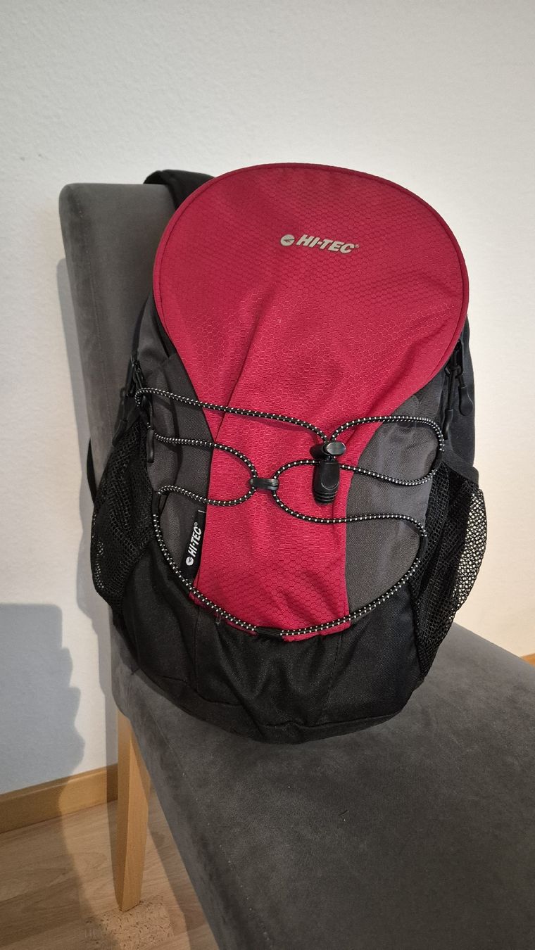 Hi-Tec Zaini: Rucksack Rot Grau Schwarz – Nuovo (secondo la descrizione) da Schnottwil venduto da mad_kxg2