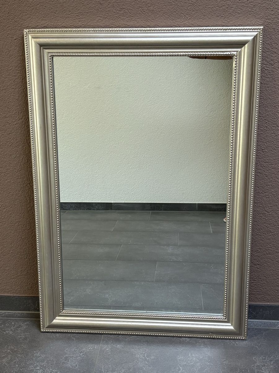 Specchi: Robuster Spiegel mit Silberrahmen 70x100cm – Usato da Erlinsbach venduto da biherzog